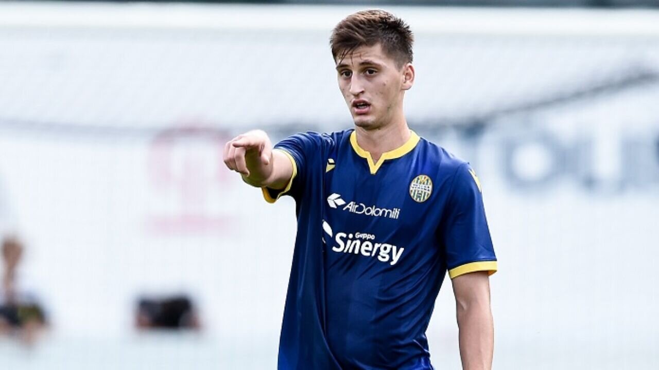 سری آ/ایتالیا/هلاس ورنا/مدافع آلبانیایی/Serie A/Italia/Hellas Verona/Albanian Defender