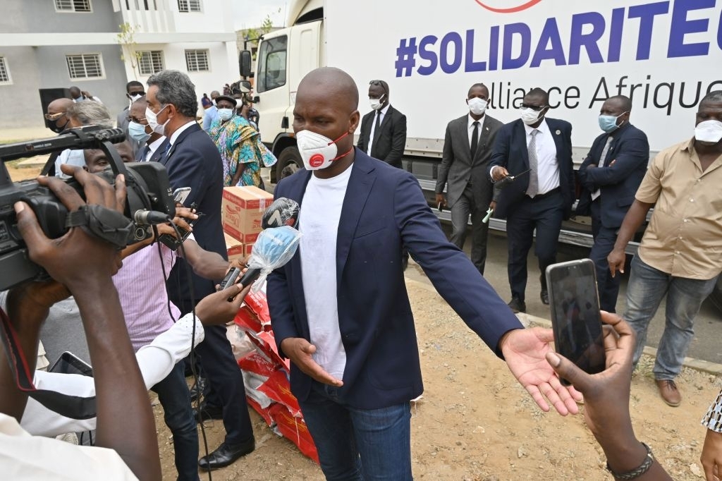 ساحل عاج / Didier Drogba gestures as he speaks to media during a food and protection material